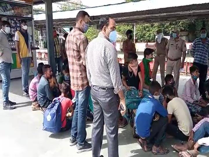 32 minor rescued from Train in Moradabad, Police starts case of Human trafficking ann मुरादाबाद में ट्रेन से 32 बच्चों को रेस्क्यू किया गया, मानव तस्करी के शक में पुलिस ने शुरू की जांच