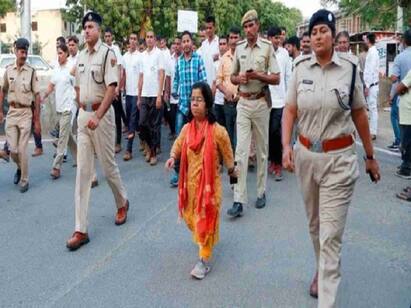 The story of Aarti Dogra, an IAS officer who suffers from short stature உயரங்களை அடைய உயரம் தடையில்லை : ஆர்த்தி தோக்ரா ஐ.ஏ.எஸ் கதை..!