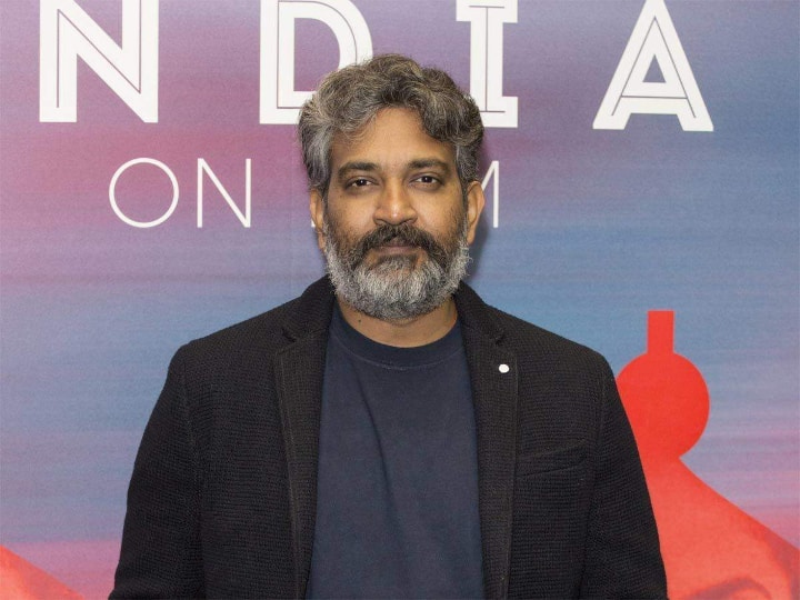 RRR Film director SS Rajamouli complains of lack of proper facilities at Delhi airport ’ஒரு மேசை இல்லை...தெருநாய்கள் சுத்துது’ - டெல்லி விமான நிலையத்திலிருந்து பாகுபலி இயக்குநர் ட்வீட்