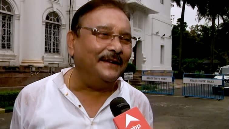 Madan Mitra  Mocks Dilip Ghosh And Sukanta Majumdar On Bhabanipur By Poll Campaign Madan Mitra: ' চাকরি গেছে দিলীপের, এবার যাবে শুভেন্দুর', ভবানীপুরে মন্তব্য মদনের