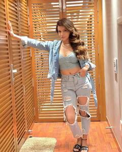 Photos: રિપ્ડ જીન્સ અને ડેનિમ જેકેટમાં Rubina Dilaikએ શેર કરી એકદમ હૉટ તસવીરો, મિનીટોમાં થઇ વાયરલ............