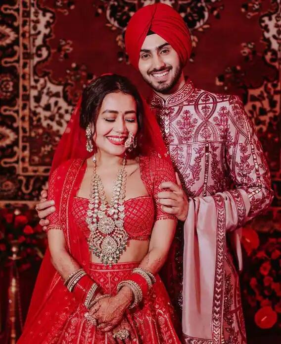 ઉલ્લેખનીય છે કે, ગયા વર્ષે નેહા કક્કડ અને રોહિનપ્રીત સિંહ થોડાક સમય સુધી ડેટ કર્યા બાદ લગ્નના બંધનમાં બંધાઇ ગયા હતા.