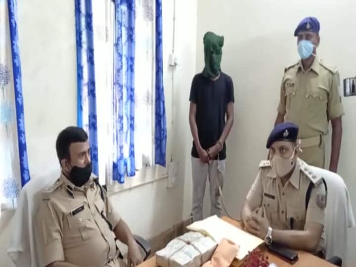 Rajasthan Police reached Jamtara to nab the cyber criminal, seized goods including lakhs of rupees ANN साइबर अपराधी को दबोचने जामताड़ा पहुंची राजस्थान पुलिस, लाखों रुपये समेत अन्य सामान जब्त