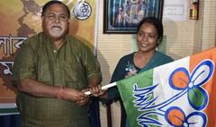 ক্যান্সার রোগী চিকিৎসা নিয়েও রাজনীতি করেছে বিজেপি, হাসপাতালে দাঁড়িয়ে অভিযোগ বীরবাহা হাঁসদার