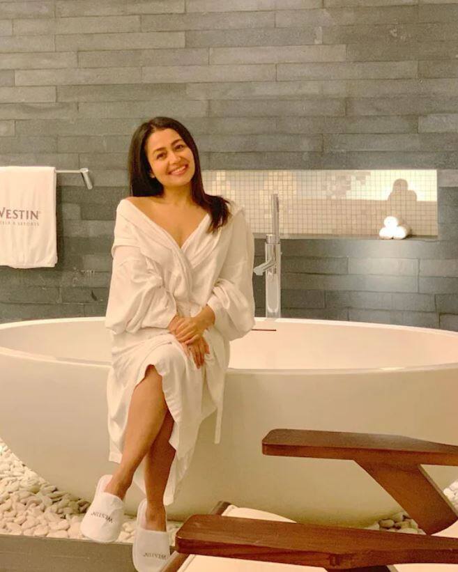 ਨੇਹਾ ਦੇ ਪਤੀ ਰੋਹਨਪ੍ਰੀਤ ਸਿੰਘ ਨੇ ਵੀ ਕਮੈਂਟ ਕਰਕੇ ਉਸ ਨੂੰ ‘ਬਹੁਤ ਖੂਬਸੂਰਤ’ ਦੱਸਿਆ ਹੈ। ਉਸ ਦੇ ਭਰਾ ਅਤੇ ਗਾਇਕ ਟੋਨੀ ਕੱਕੜ ਨੇ ਵੀ ਨੇਹਾ ਦੀਆਂ ਤਸਵੀਰਾਂ 'ਤੇ ਕਮੈਂਟ ਕੀਤਾ ਹੈ।