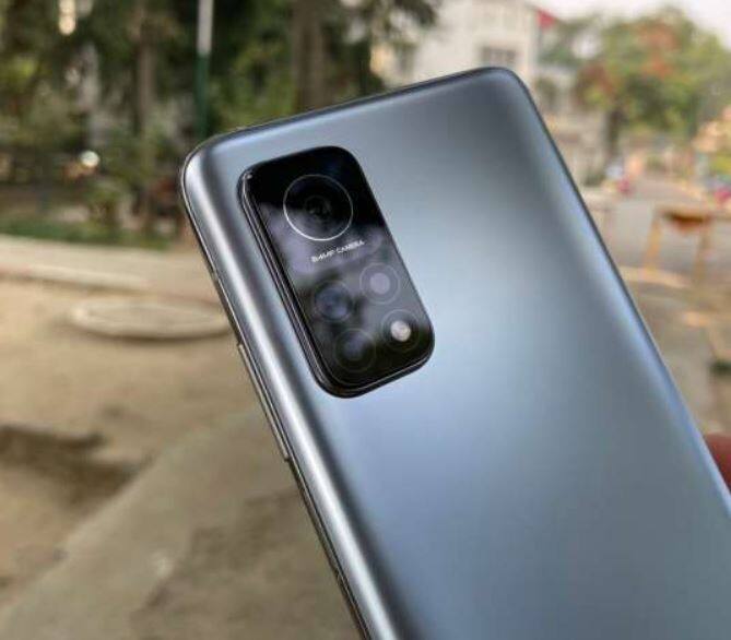 ਤੁਹਾਨੂੰ ਦੱਸ ਦੇਈਏ ਕਿ ਸਾਓਮੀ ਨੇ ਕੁਝ ਸਮਾਂ ਪਹਿਲਾਂ ਐਮਆਈ 11 ਅਲਟਰਾ ਸਮਾਰਟਫੋਨ ਨੂੰ ਭਾਰਤੀ ਬਾਜ਼ਾਰ ਵਿੱਚ ਲਾਂਚ ਕੀਤਾ ਸੀ। ਭਾਰਤ ਵਿੱਚ ਇਸ ਸਮਾਰਟਫੋਨ ਦੀ ਕੀਮਤ 69,999 ਰੁਪਏ ਰੱਖੀ ਗਈ ਹੈ। ਕੁਆਲਕਾਮ ਦਾ ਸਨੈਪਡ੍ਰੈਗਨ 888 ਪ੍ਰੋਸੈਸਰ Mi 11 ਅਲਟਰਾ ਸਮਾਰਟਫੋਨ ਵਿੱਚ ਇਸਤੇਮਾਲ ਕੀਤਾ ਗਿਆ ਹੈ।