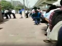 गाजियाबाद: कौशांबी मेट्रो स्टेशन के बाहर लगी लंबी लाइन, तपती धूप में इंतजार कर रहे लोग