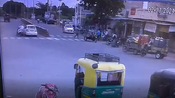 જામનગરઃ નુરી ચોકડી પાસે કારચાલકે બાઈક ચાલકને મારી ટક્કર, અકસ્માતની ઘટના CCTVમાં કેદ