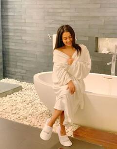 Neha kakkar Photos: ਬਾਥਰੋਬ 'ਚ ਬੇਹੱਦ ਹੌਟ ਲੁੱਕ 'ਚ ਨਜ਼ਰ ਆਈ ਨੇਹਾ ਕੱਕੜ, ਰੋਹਨਪ੍ਰੀਤ ਨੇ ਇੰਜ ਕੀਤਾ ਰਿਐਕਟ