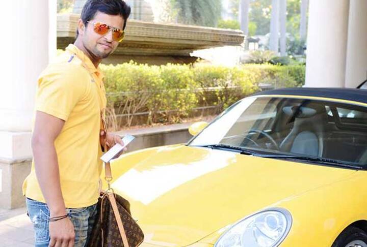 సురేశ్ రైనా వద్ద Porsche Boxster S సిరీస్ కారు ఉంది. దీని విలువ సుమారు రూ.94లక్షలు.