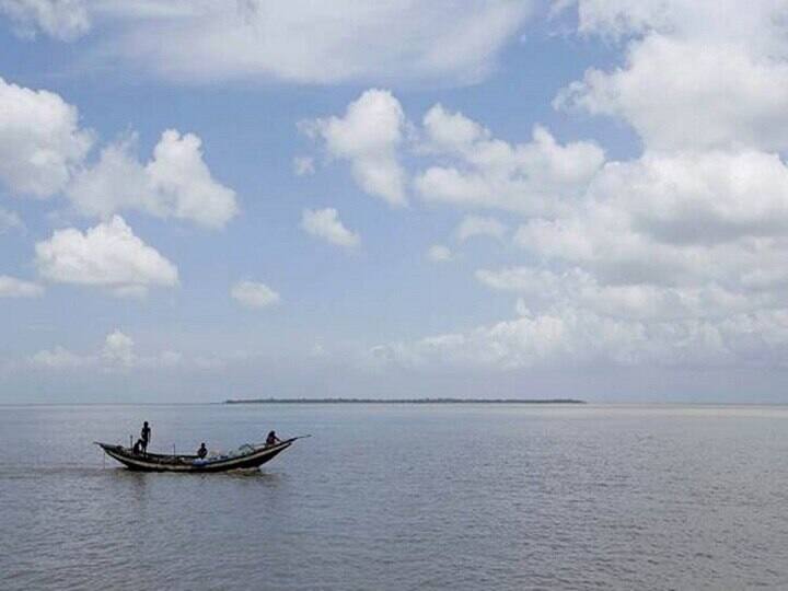 Allegation against Jharkhand Police, boatmen of Malda started strike Malda News: ঝাড়খণ্ড পুলিশের বিরুদ্ধে অত্যাচারের অভিযোগ, মালদার মানিকচকে বন্ধ নৌকা চলাচল