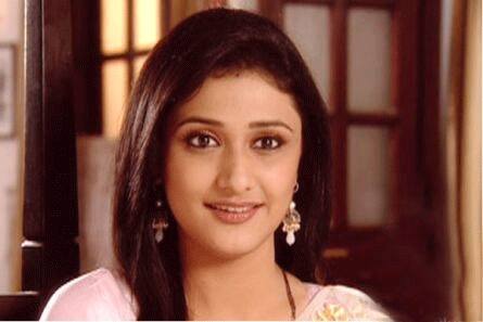 Ragini Khanna - स्टार प्लस के शो ससुराल गेंदा फूल में सुहाना का किरदार निभाने वालीं रागिनी खन्ना को आप भूले तो नहीं. इस सीरियल से पहले भी कई धारावाहिकों में रागिनी खन्ना नजर आईं तो साथ ही उन्होंने फिल्मों में भी काम किया. लेकिन फिलहाल वो कभी कभी ही छोटे पर्दे पर नजर आती हैं. (फोटो - सोशल मीडिया)