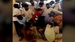 Vaccination : मध्य प्रदेशच्या छिंदवाडात लसीकरणासाठी तुफान गर्दी,लसीकरणादरम्यान लोकांची धक्काबुक्की