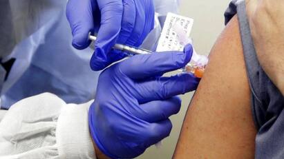 More than 80 million people need to be vaccinated every day, only then can the third wave be stopped প্রতিদিন ৮০ লক্ষের বেশি মানুষকে টিকা দিতে হবে, তবেই আটকানো সম্ভব তৃতীয় ঢেউ