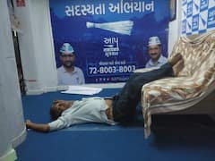 गुजरात: AAP के ऑफिस में 'शराबी' की तस्वीर वायरल, BJP को क्यों मांगनी पड़ी माफी, जानिए