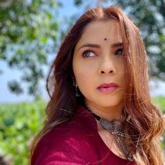 PHOTO : 'धरती सुनहरी, अंबर नीला'; अभिनेत्री सोनाली कुलकर्णीचा देसी लूक चर्चेत