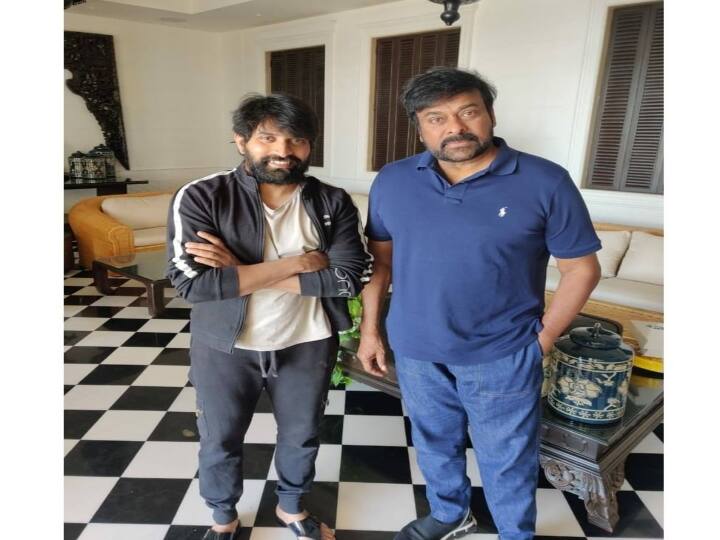 ஜானி மாஸ்டர் ஈடிவியின் தெலுங்கு தொலைக்காட்சி ரியாலிட்டி-டான்ஸ் ஷோவிலும் நடனக் கலைஞராக தனது வாழ்க்கையை தொடங்கினார்