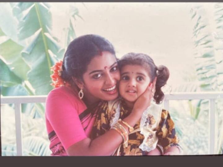 சிறந்த குழந்தை கலைஞருக்கான கேரள மாநில திரைப்பட விருதை மலூட்டி. படத்திற்காக வென்றார்