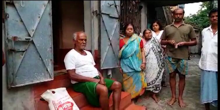 West Bengal Son active BJP member Father denied COVID-19 Vaccine at Hooghly COVID-19 Vaccine: ছেলে বিজেপি কর্মী, তাই বাবাকে ভ্যাকসিন না দেওয়ার অভিযোগ হুগলিতে