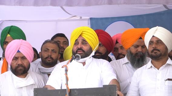 AAP Protest: ਬਾਦਲ ਅਤੇ ਕੈਪਟਨ ਖਾਂਦੇ ਨੇ ਰਾਤ ਦਾ ਖਾਣਾ ਇਕੱਠੇ- ਭਗਵੰਤ ਮਾਨ AAP Protest: ਬਾਦਲ ਅਤੇ ਕੈਪਟਨ ਖਾਂਦੇ ਨੇ ਰਾਤ ਦਾ ਖਾਣਾ ਇਕੱਠੇ- ਭਗਵੰਤ ਮਾਨ