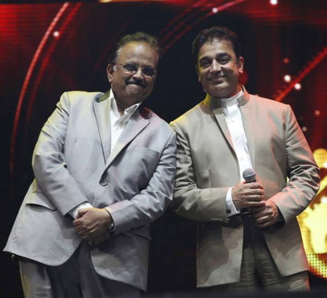 తన సొంత తమ్ముడిగా భావించే నటుడు కమల్ హాసన్ తో ఓ ఈవెంట్ లో ఎస్పీబీ తీసుకున్న ఫోటో 