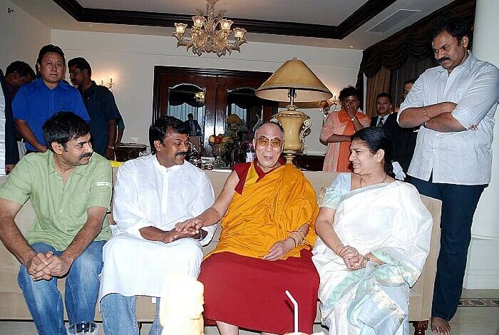 దలైలామాతో మెగాఫ్యామిలీ 