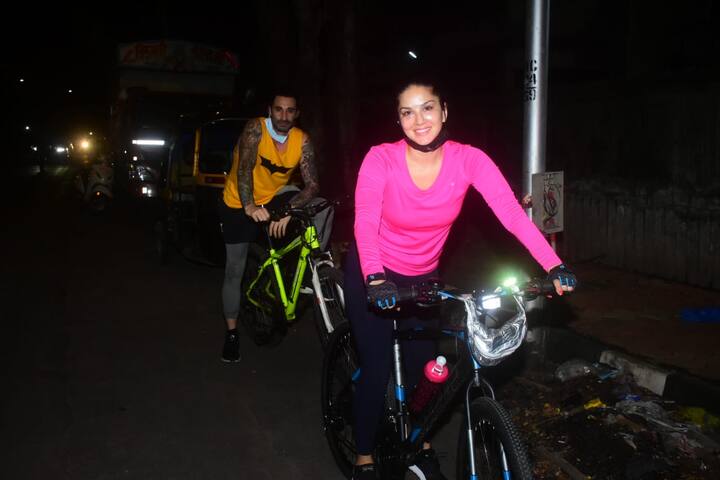 চিকেন খেয়ে স্বামী অসুস্থ হয়ে পড়ায় রাতেই ওষুধ দোকানে ছুটলেন তিনি।