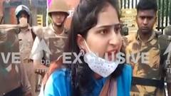 जिला पंचायत अध्यक्ष चुनाव: हार के बाद कैमरे के सामने रो पड़ीं सपा की उम्मीदवार रुचि यादव।