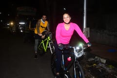 Sunny Leone: জুহুতে সাইকেল চালালেন সানি লিওন, স্বামী  ড্যনিয়েলকে কী পরামর্শ  দিলেন?