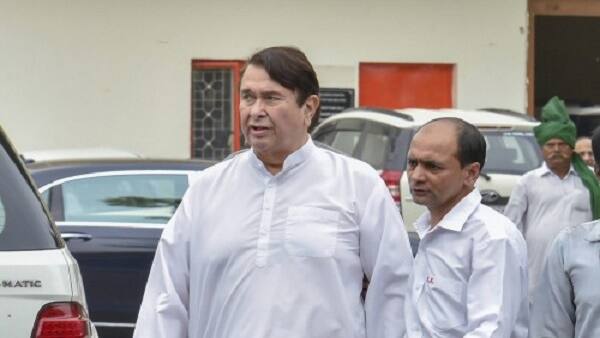 बता दें कि कुछ वक्त पहले ही रणधीर कपूर ने कोरोना को मात दी है.  फिलहाल वो पूरी तरह से ठीक है.