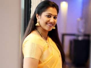 Actress radha complaint against her husband and two sub inspector of police ‛என் கணவருக்கு ஆதரவா பஞ்சாயத்து செய்யுறாங்க’ போலீசார் மீது நடிகை ராதா புகார்