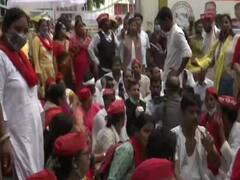 Lucknow Zila Panchayat President Election: सपा समर्थकों ने किया हंगामा, लगाए गंभीर आरोप 
