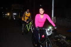 Sunny Leone: জুহুতে সাইকেল চালালেন সানি লিওন, স্বামী  ড্যনিয়েলকে কী পরামর্শ  দিলেন?