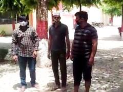 यूपी: एनकाउंटर के डर से तीन बदमाशों ने किया थाने में सरेंडर, हाथ जोड़कर बोले- गिरफ्तार कर लो