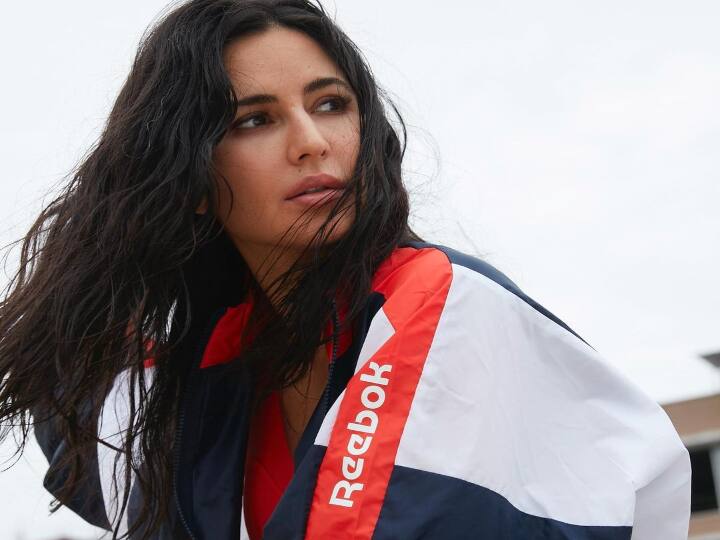 14 வயதில் தனது முதல் மாடலிங் வேலையை  ஹவாயில் தொடங்கினார்