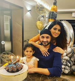 ৪১-এ ভাজ্জি, স্ত্রী ও মেয়ের সঙ্গে জন্মদিন পালন হরভজনের