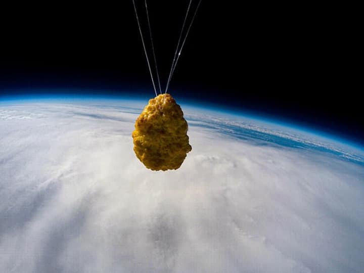 Space News british mechanical engineers send Samosa, Dogecoin, Chicken Nugget to Space Space News | பலூன் மூலம் விண்வெளிக்குப் பறக்கும் சமோசா, சிக்கன் நக்கட்ஸ்..! என்ன திட்டம் பிரிட்டீஷ் பொறியாளர்களுக்கு?