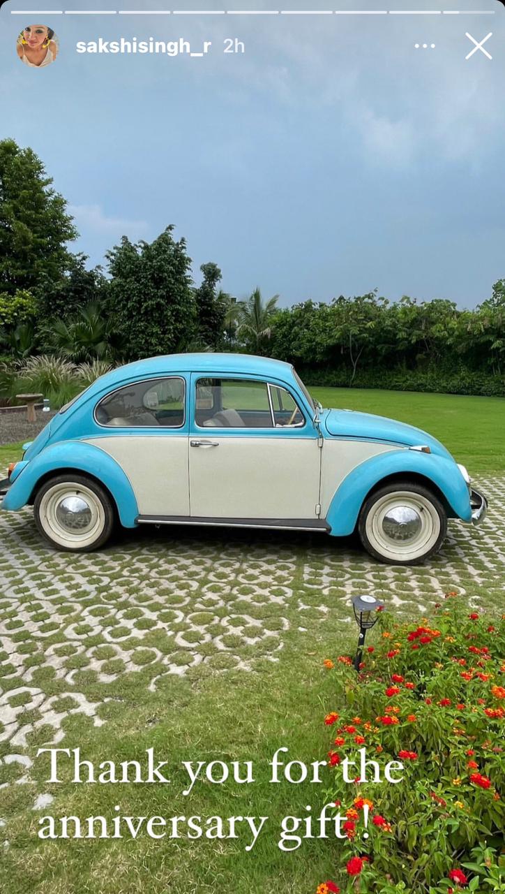 MS Dhoni's Anniversary Gift For Wife Sakshi: A Vintage Car | Check It Out Here