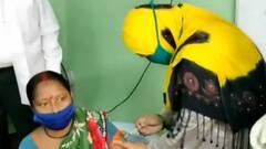 Viral Video: स्वास्थ्यकर्मी की जगह TMC नेता ने लगाई वैक्सीन, BJP ने बोला हमला