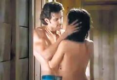 Kareena Kapoorથી લઇને Lisa Haydon સુધીની આ હસીનાઓએ ફિલ્મોમાં ટૉપલેસ સીન આપીને ફેન્સના ઉડાવ્યા છે હોશ, જુઓ તસવીરો.....