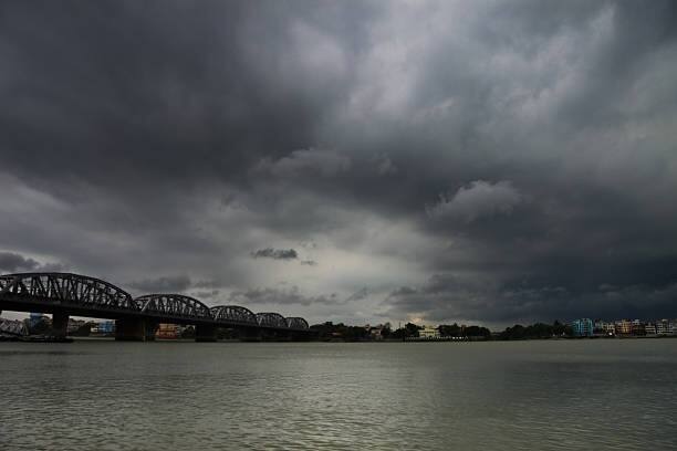 Weather Update: Heavy rainfall in Kolkata and Heavy rainfall forecast North Bengal till tomorrow Weather Update: বেলা বাড়তেই ভিজল কলকাতা, উত্তরবঙ্গে আগামীকাল পর্যন্ত ভারী বৃষ্টির পূর্বাভাস