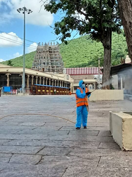 சமூக இடைவெளி பின்பற்ற கோரிக்கை
