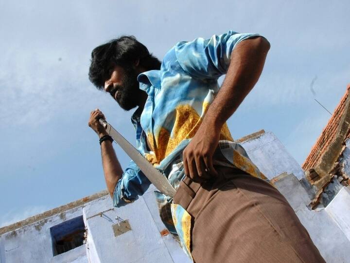 அதே சமயத்தில் வேறு பல படங்களும் வெளியாகி இருந்தன , திரைகளைப் பெற மிகவும் சிரமப்பட்டார்கள்
