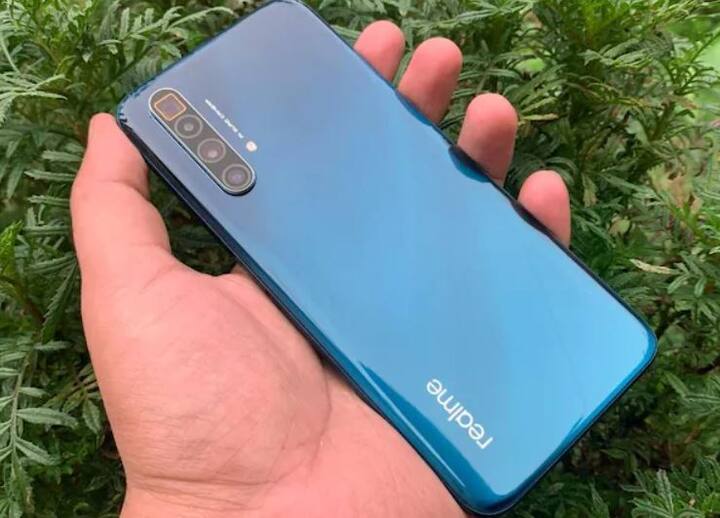 ਸੇਲ 'ਚ ਕੰਪਨੀ ਦੇ ਪ੍ਰੀਮੀਅਮ ਸਮਾਰਟਫੋਨ ਰੀਅਲਮੀ ਐਕਸ 3 ਸੁਪਰ ਜੂਮ' (Realme X3 SuperZoom) ’ਤੇ ਚੋਖੀ ਛੋਟ ਦਿੱਤੀ ਜਾ ਰਹੀ ਹੈ। ਕੰਪਨੀ ਦੀ ਅਧਿਕਾਰਤ ਵੈਬਸਾਈਟ ਅਨੁਸਾਰ, TechLifeDays ਸੇਲ ਵਿੱਚ 6,000 ਰੁਪਏ ਤੱਕ ਦੀ ਛੋਟ ਦਿੱਤੀ ਜਾ ਰਹੀ ਹੈ। ਆਓ ਜਾਣੀਏ ਫੋਨ ਦੀ ਕੀਮਤ ਅਤੇ ਇਸ ਦੀਆਂ ਵਿਸ਼ੇਸ਼ਤਾਵਾਂ ਬਾਰੇ: