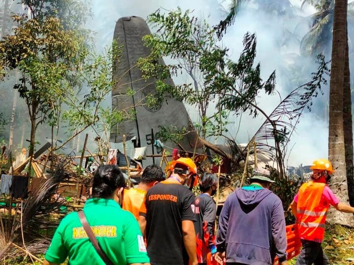 Philippine military plane crash armed forces report Death toll jumps 45 Philippine Plane Crash: फिलीपींस मिलिट्री प्लेन क्रैश में मरने वालों की संख्या बढ़कर 45 हुई, दुर्घटना की वजह अब तक पता नहीं
