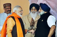 'ਆਪ' ਨੇ ਸੂਬੇ ਦਾ ਮਾਹੌਲ ਖਰਾਬ ਕਰਨ ਦੇ ਲਾਏ ਦੋਸ਼, ਕਿਹਾ-ਮੋਦੀ ਨਾਲ ਰਲ਼ ਕੇ ਕਿਸਾਨਾਂ ਖ਼ਿਲਾਫ਼ ਸਾਜਿਸ਼ਾਂ ਕਰ ਰਹੇ ਹਨ ਬਾਦਲ