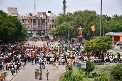 Solapur Maratha Protest : आरक्षणासाठी सोलापूरमध्ये मराठा आक्रोश मोर्चा, तब्बल चार हजार पोलिसांचा कडेकोट बंदोबस्त