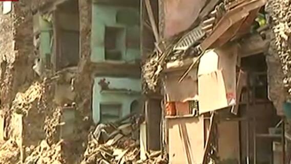 नाशिकमध्ये वाडा कोसळला, दोन महिला गंभीर जखमी, 24 तास उलटूनही गुन्हा दाखल नाही