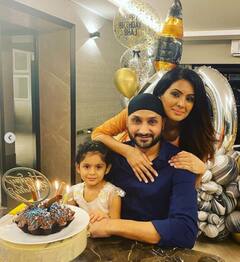 Birthday Bash Photos: हरभजन सिंह ने खास अंदाज में मनाया अपना 41वां बर्थडे, केक पर दिखा 'क्रिकेट का रंग', देखें तस्वीरें