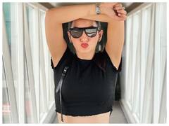 सोशल मीडिया पर खूब वायरल होती हैं Gauhar Khan की ग्लैमरस तस्वीरें, आप भी देख कर करेंगे तारीफ